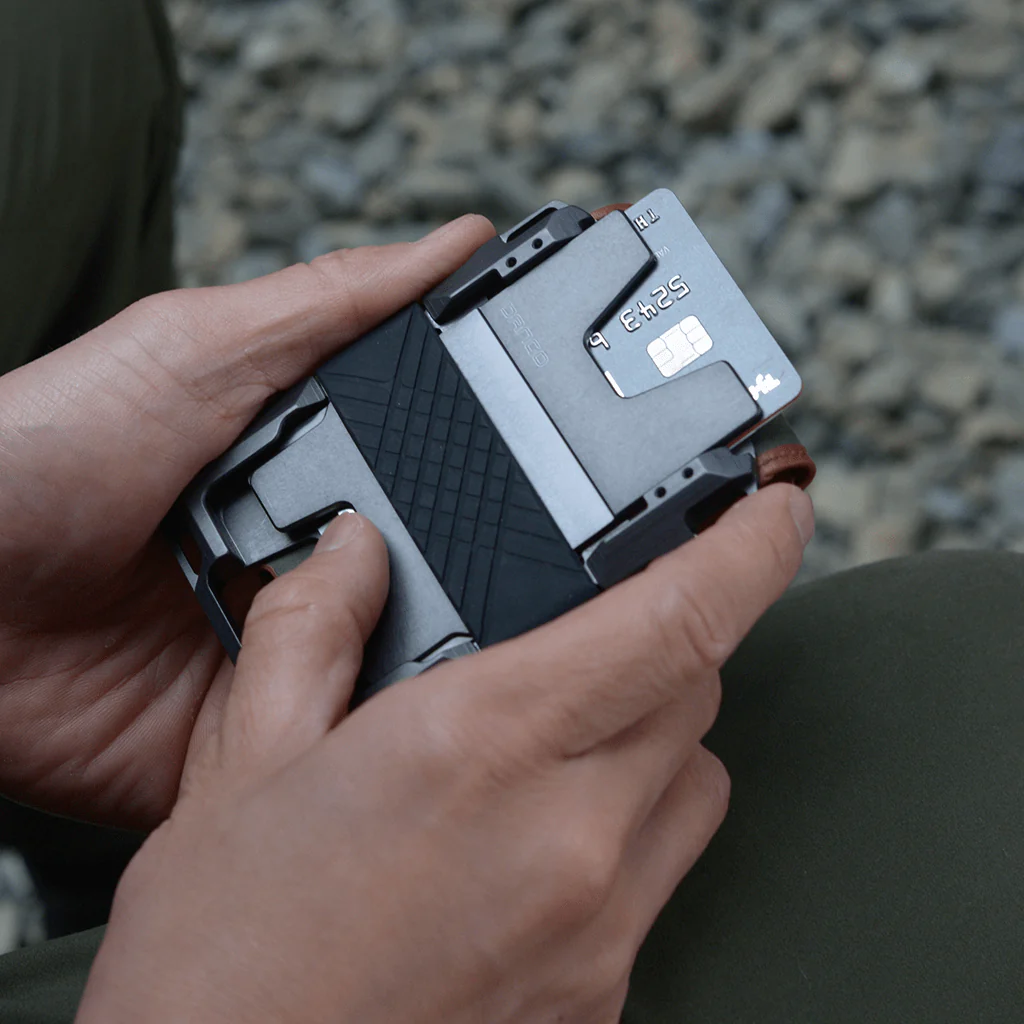 DANGO M1 MAVERICK™ BIFOLD WALLET - 4 POCKET BIFOLD LEATHER - Image 20